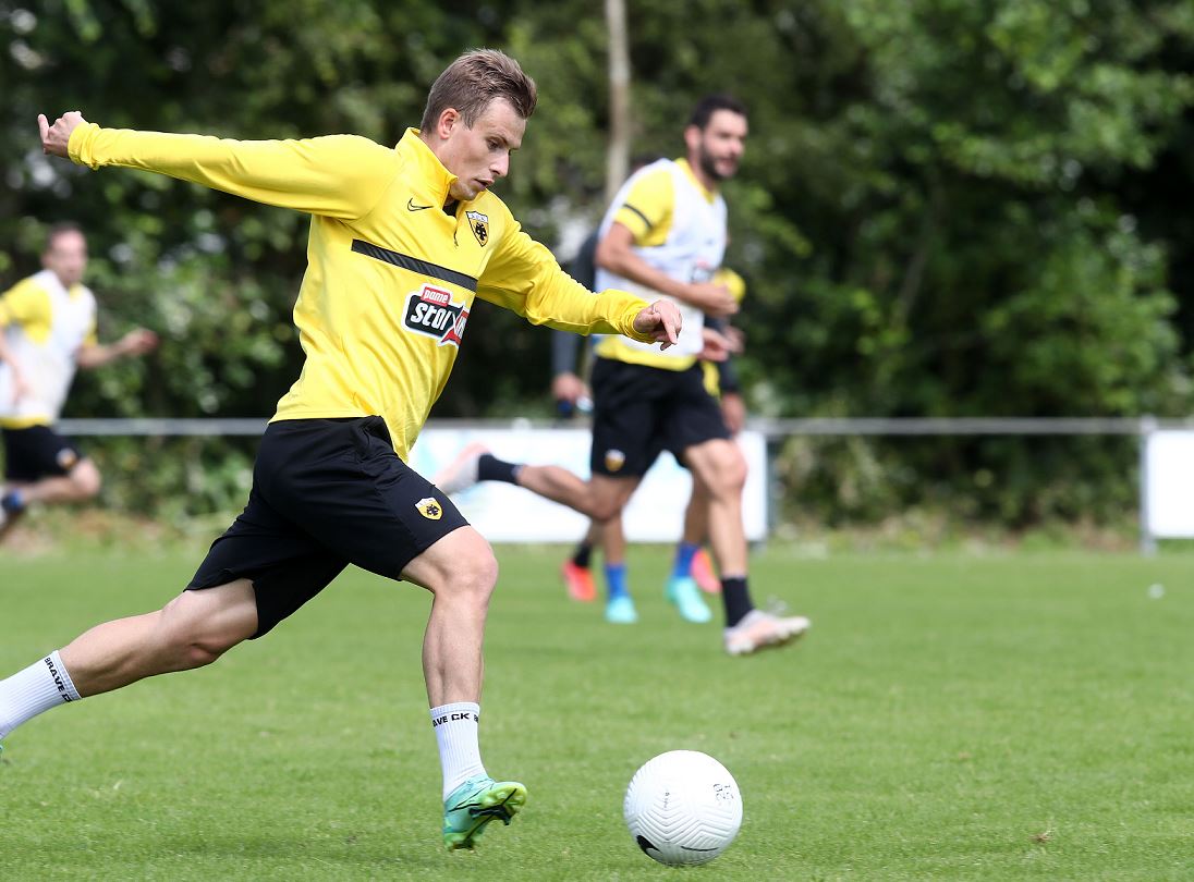 Ο Νταντσένκο στην προπόνηση της ΑΕΚ