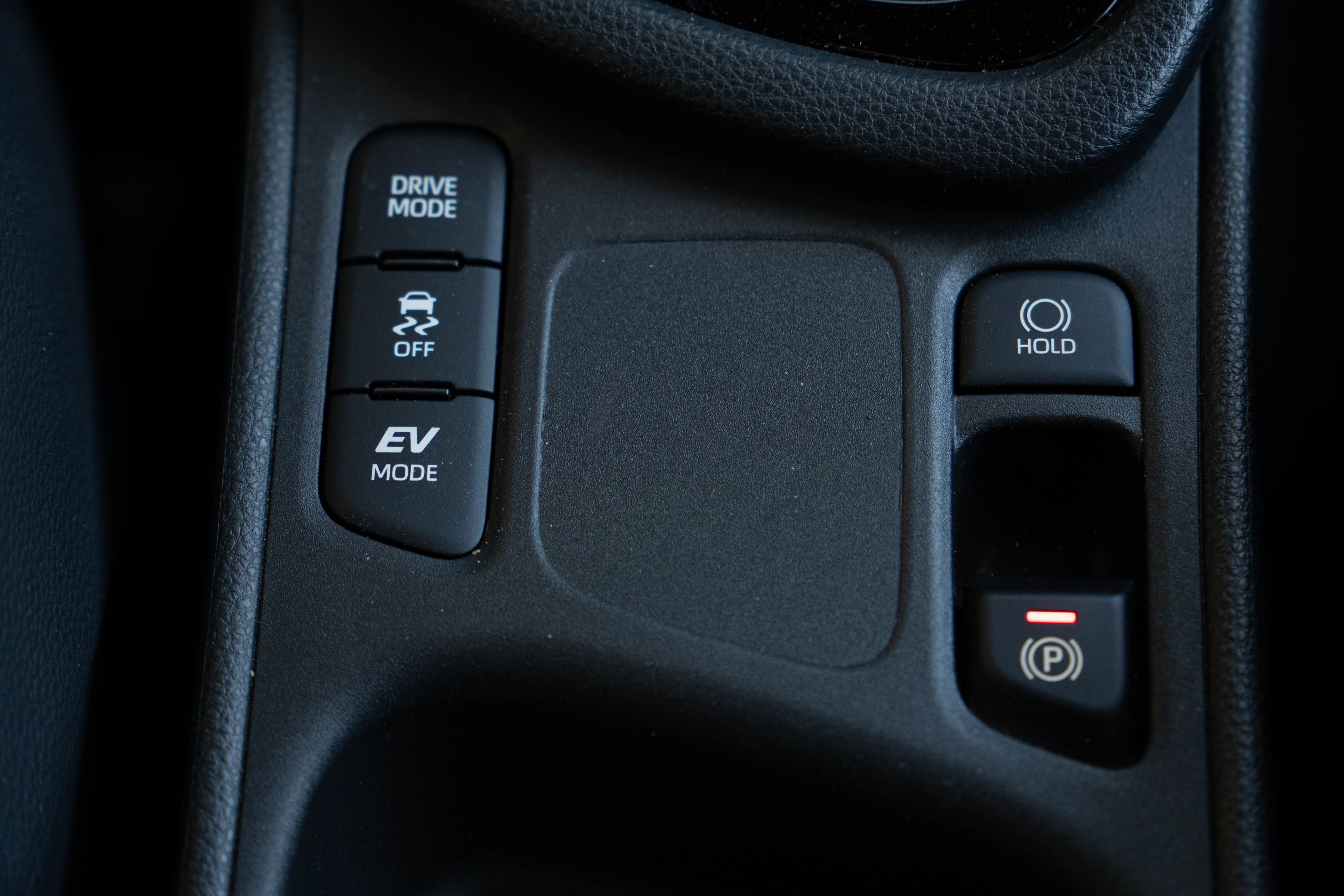 Renault Clio vs Toyota Yaris