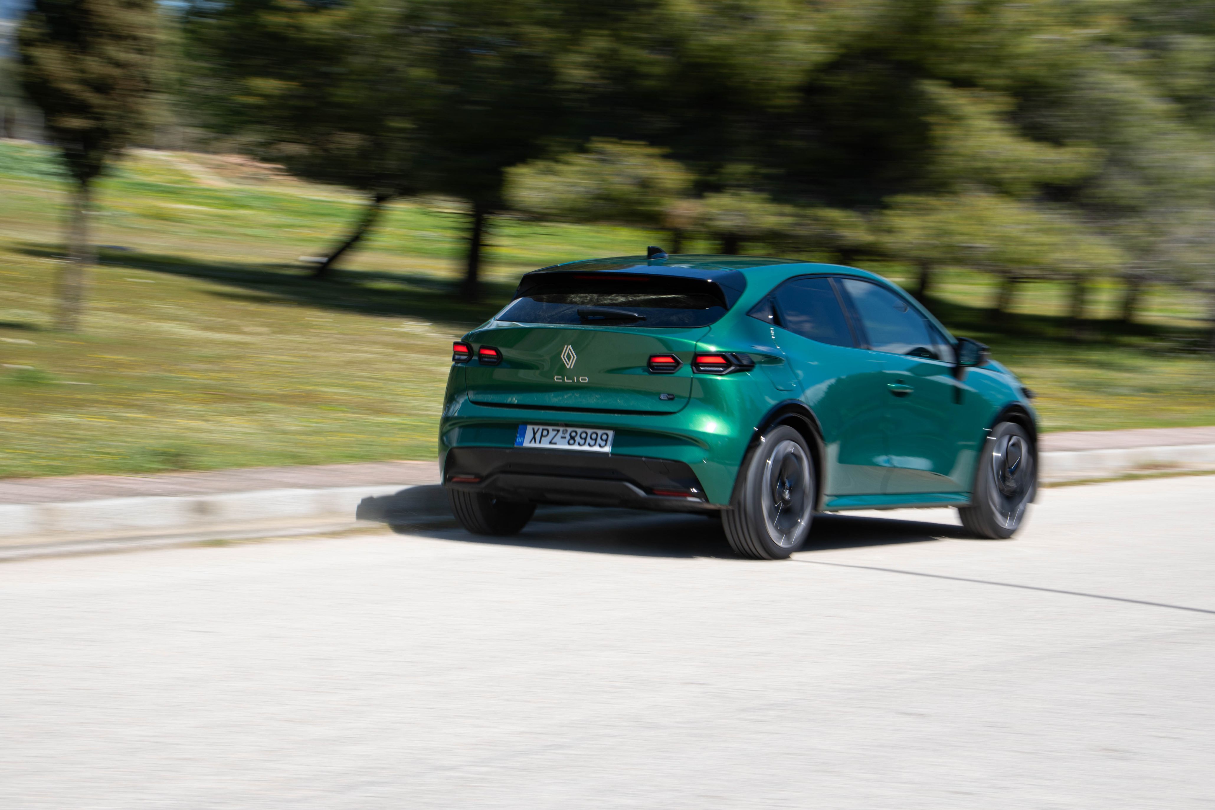 Renault Clio vs Toyota Yaris