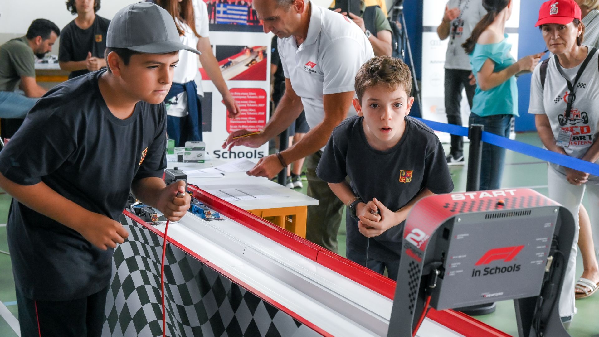 Για περισσότερες πληροφορίες σχετικά με τον διαγωνισμό F1 in Schools και για να δηλώσει μια ομάδα συμμετοχή, επισκεφτείτε την επίσημη ιστοσελίδα του θεσμού. F1 In Schools για Δημοτικά