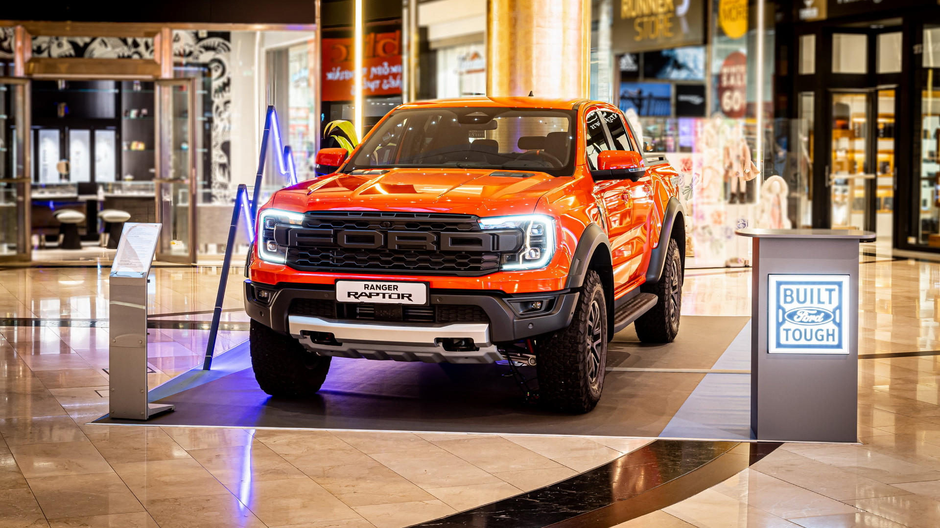 Τι κάνει το Ford Ranger Raptor στο Golden Hall; | gMotion by gazzetta