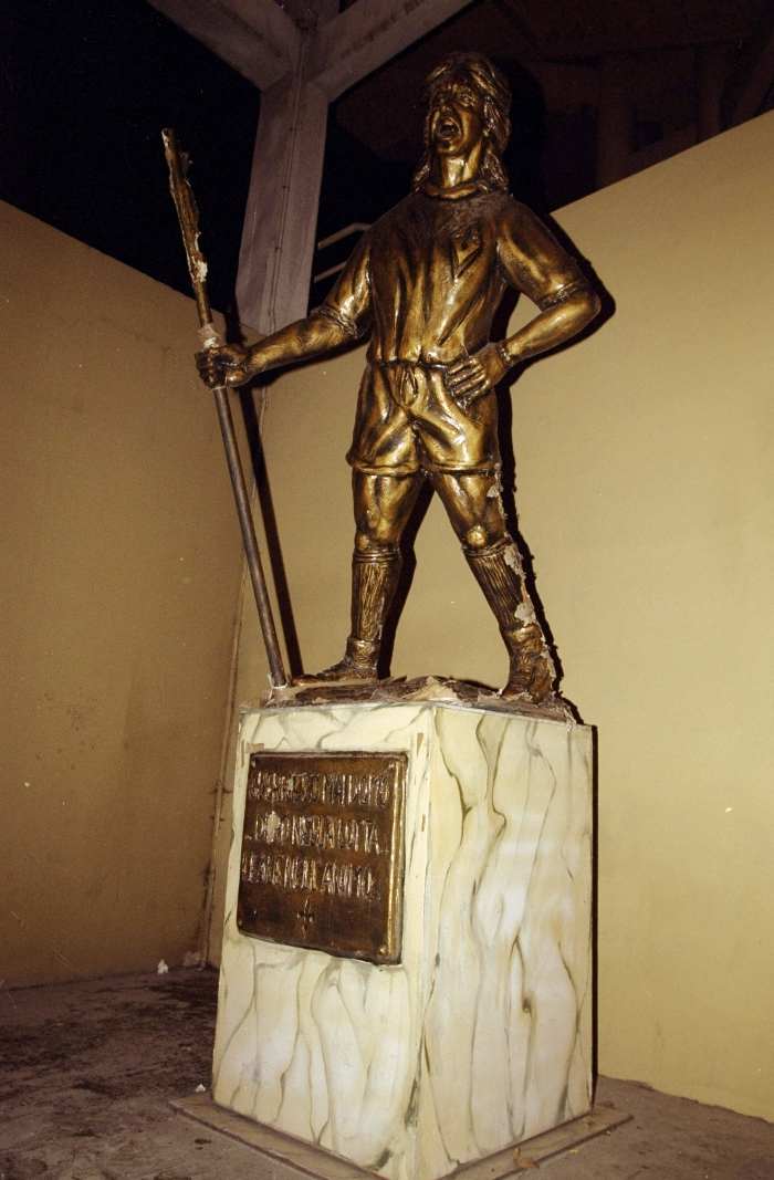 Batistuta statue