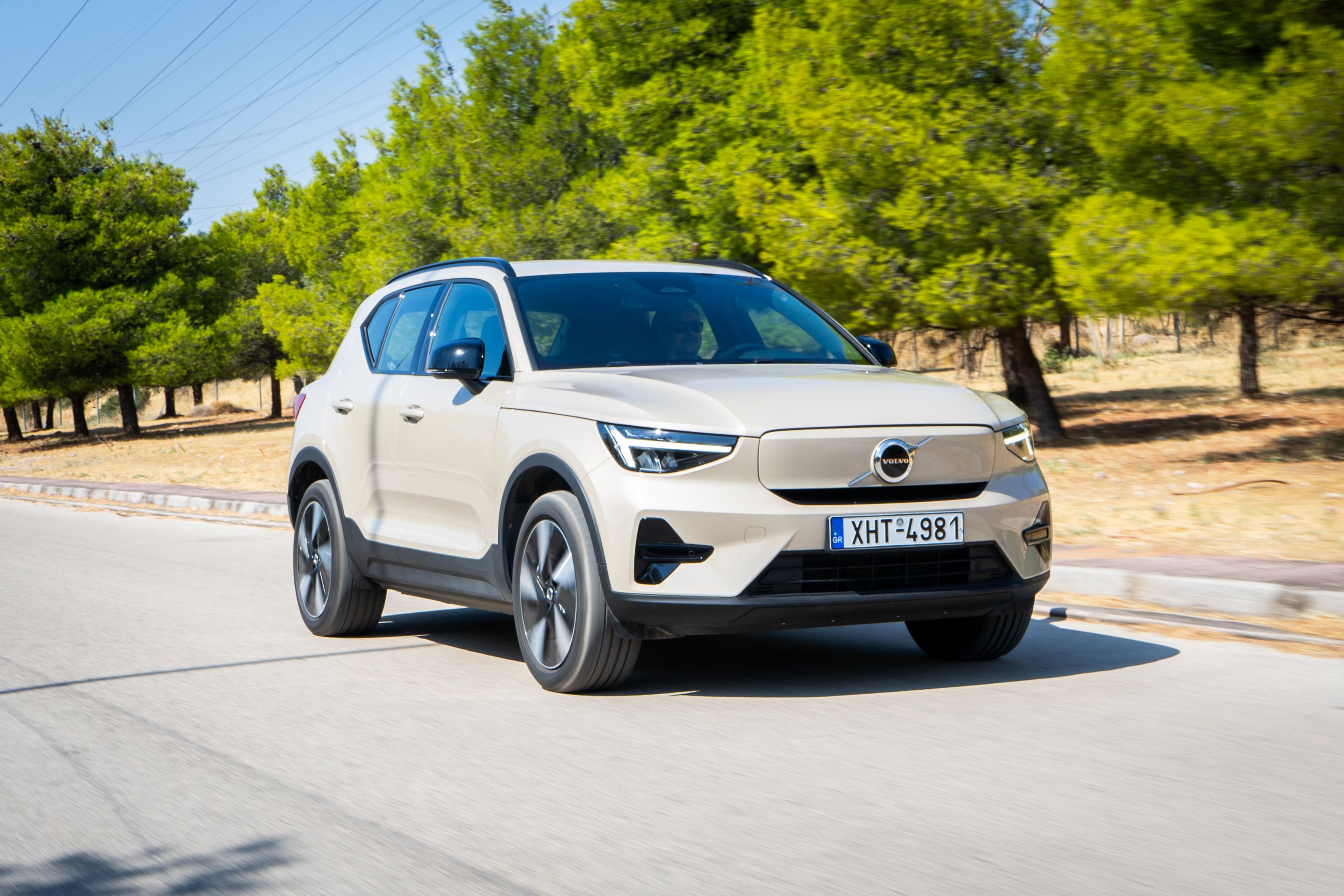 Mercedes EQA vs Volco EX40