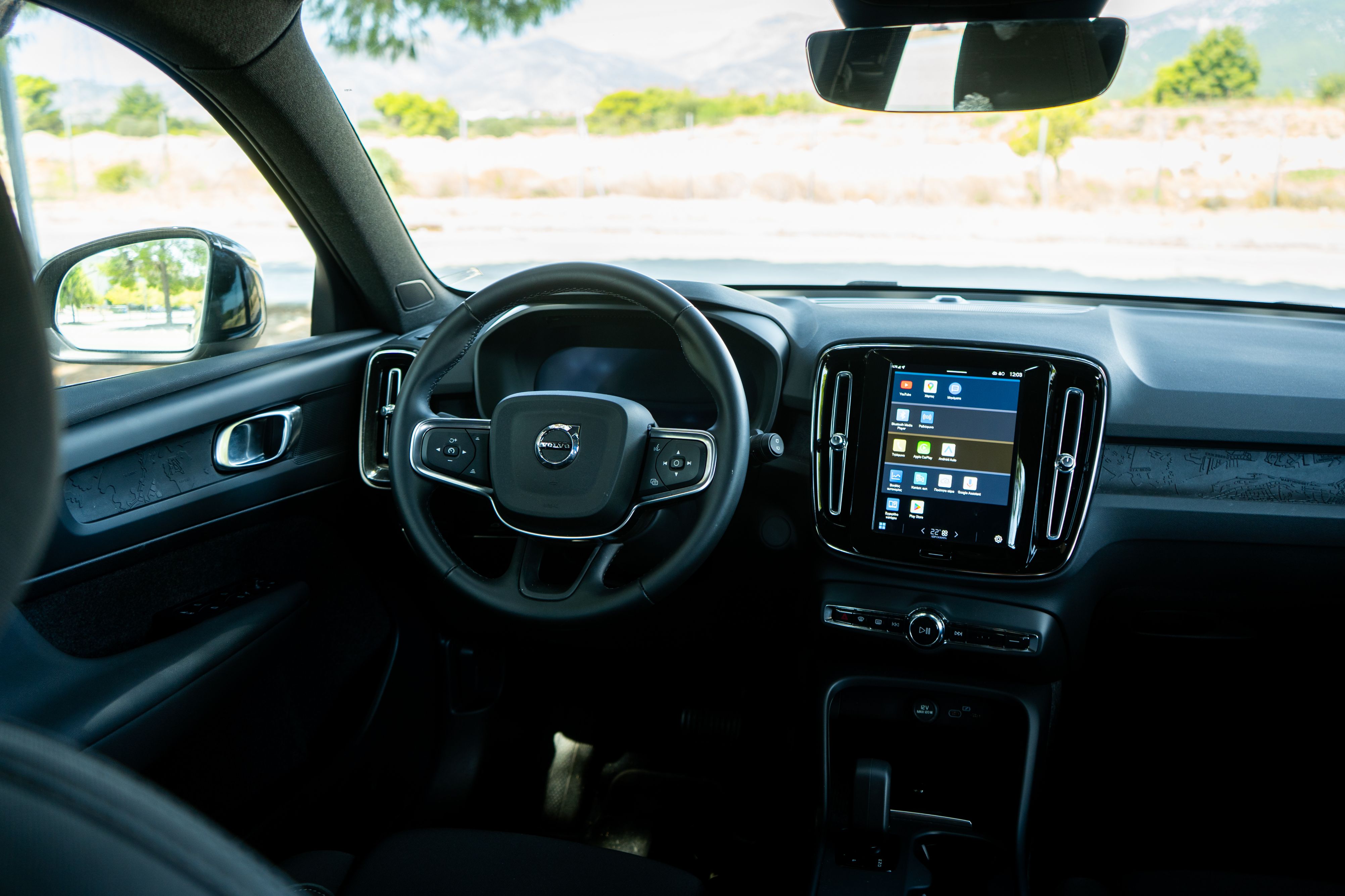 Mercedes EQA vs Volco EX40