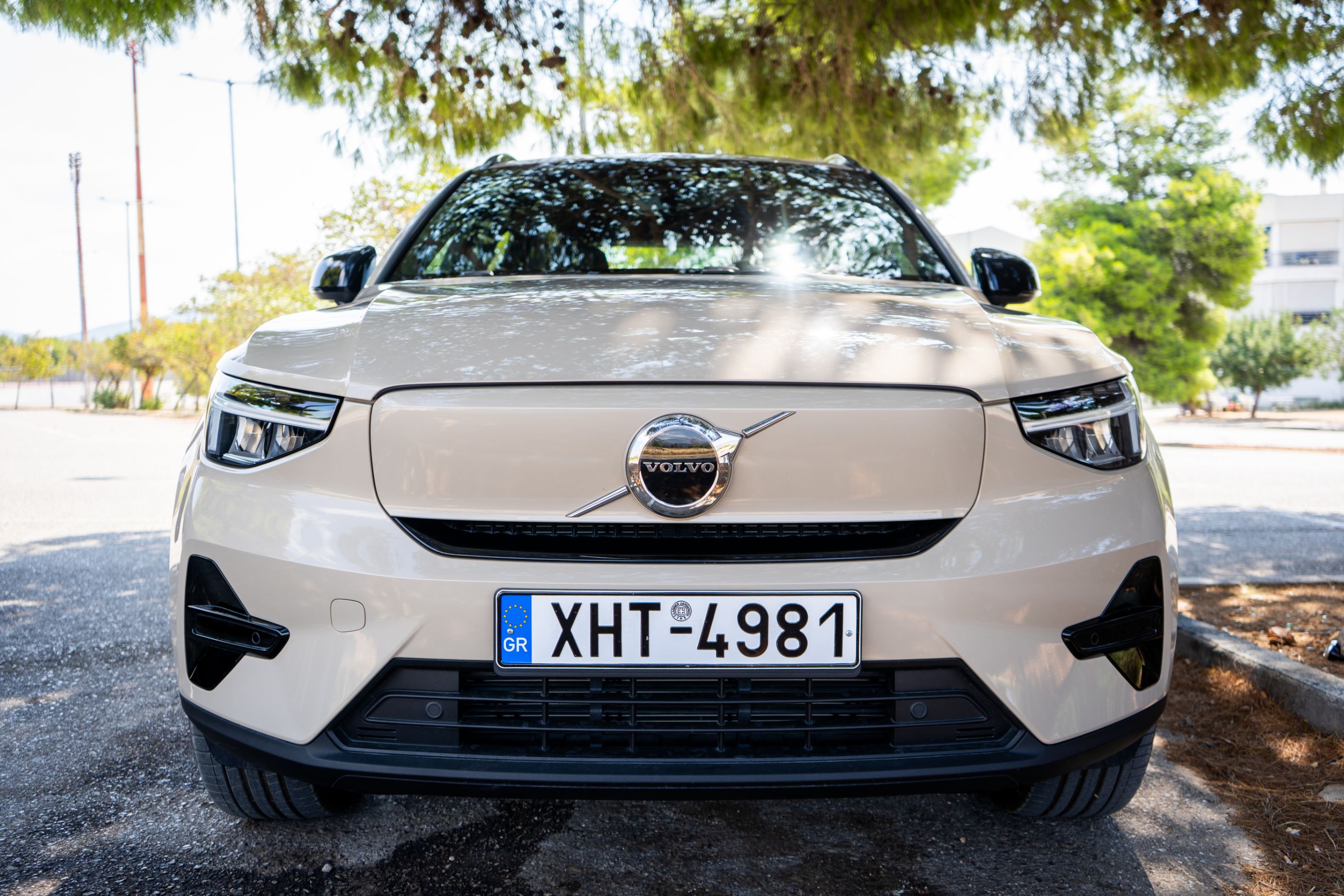 Mercedes EQA vs Volco EX40