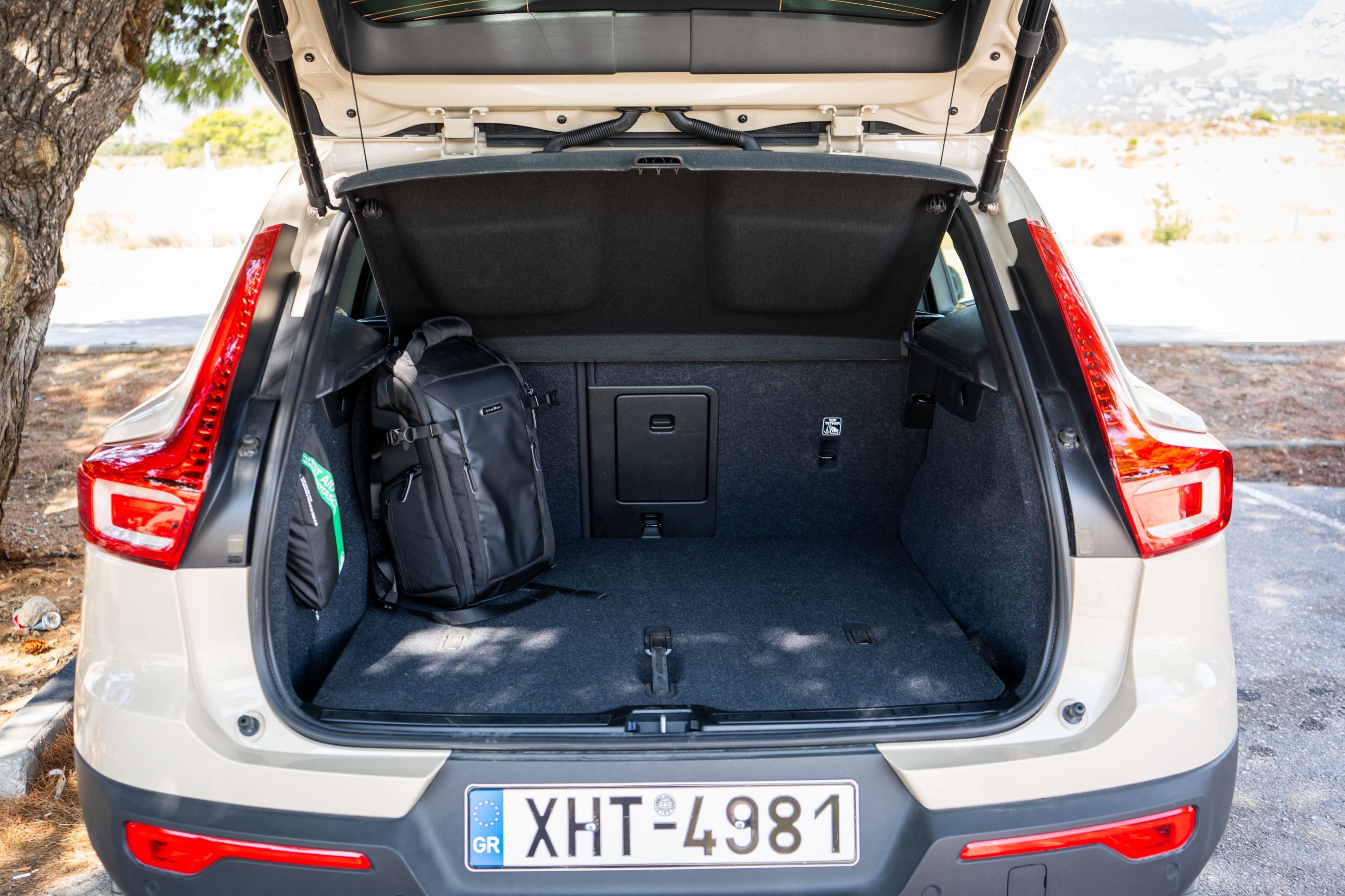 Mercedes EQA vs Volco EX40