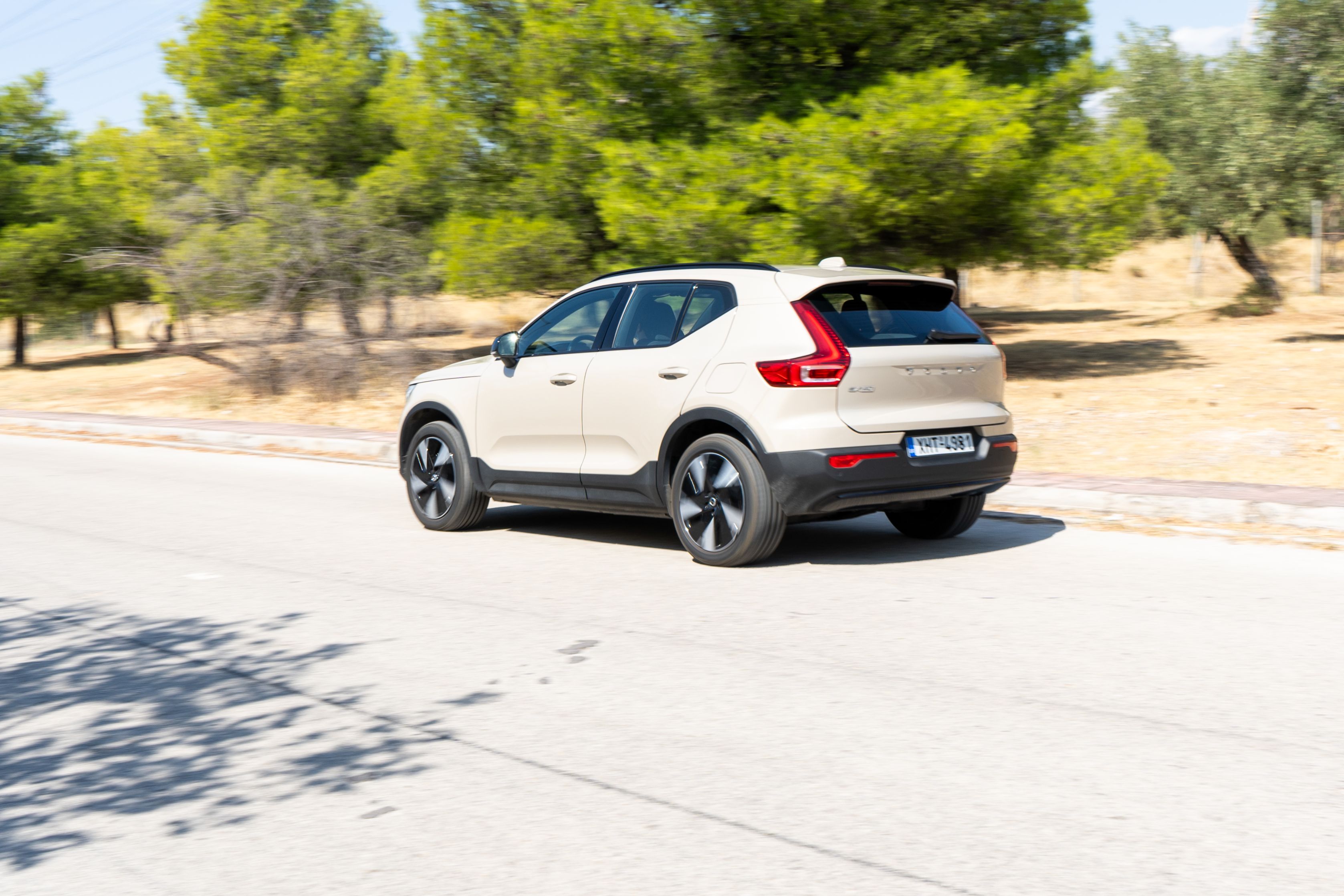 Mercedes EQA vs Volco EX40