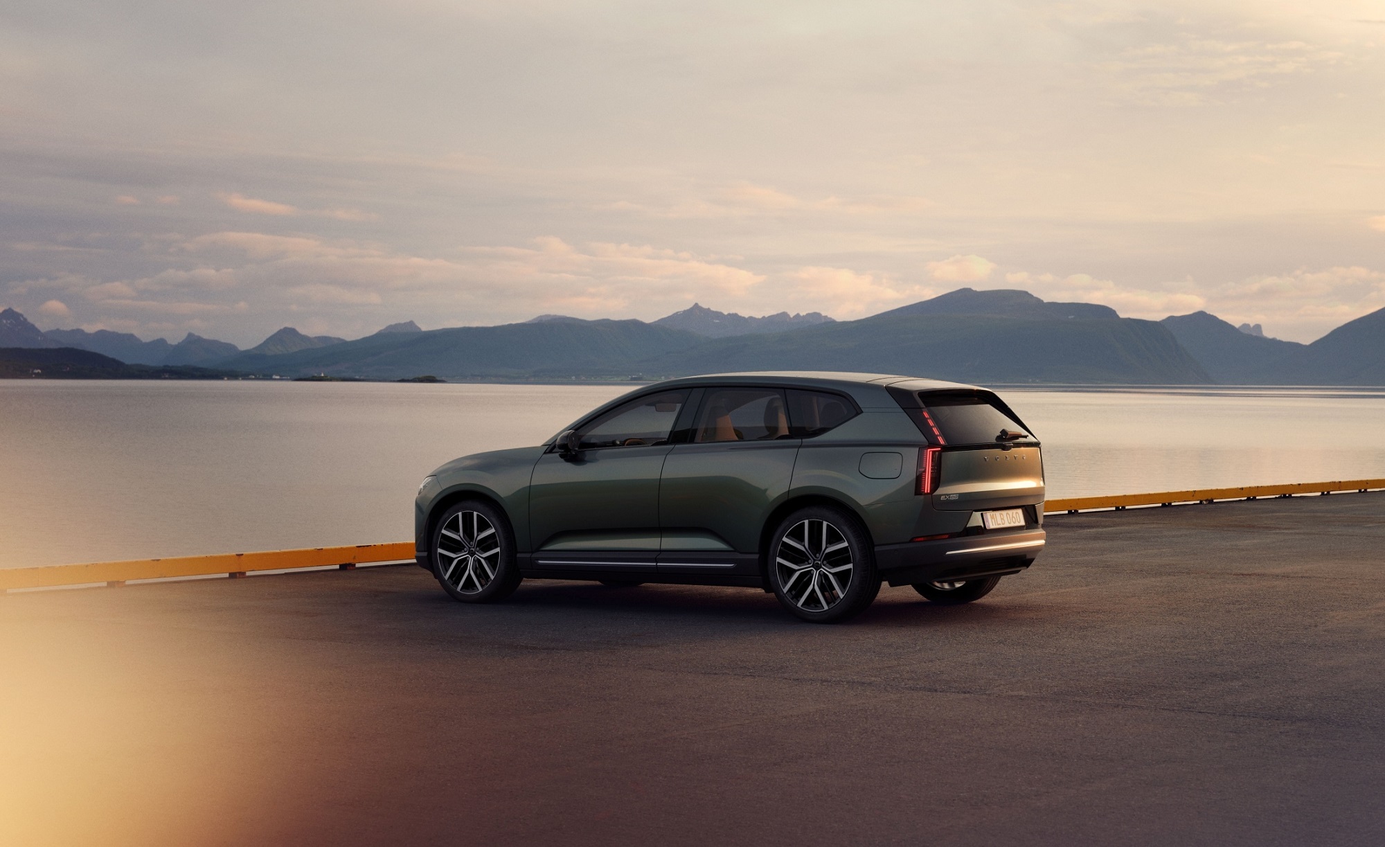 Volvo EX60