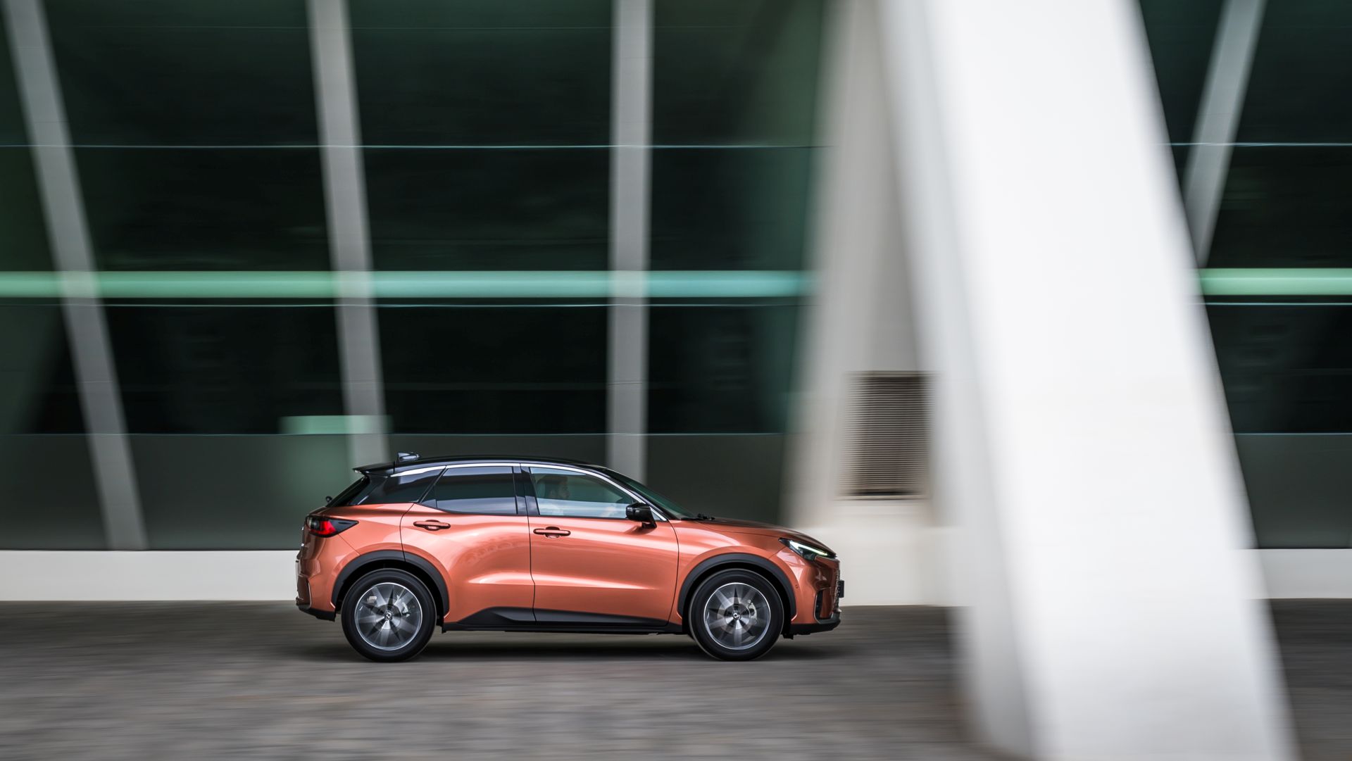 Οδηγήσαμε το νέο Lexus LBX στη Βαλένθια