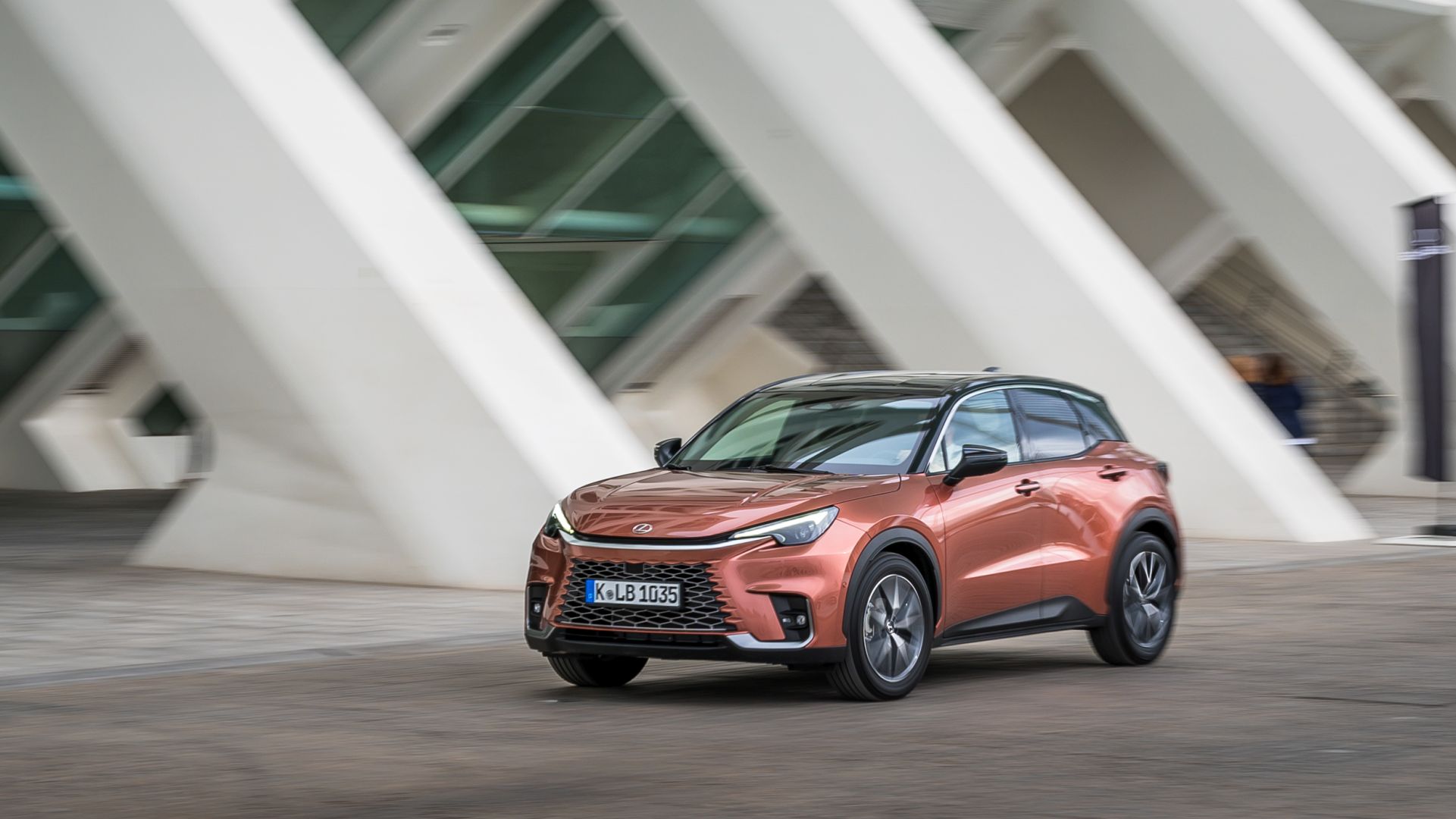 Οδηγήσαμε το νέο Lexus LBX στη Βαλένθια