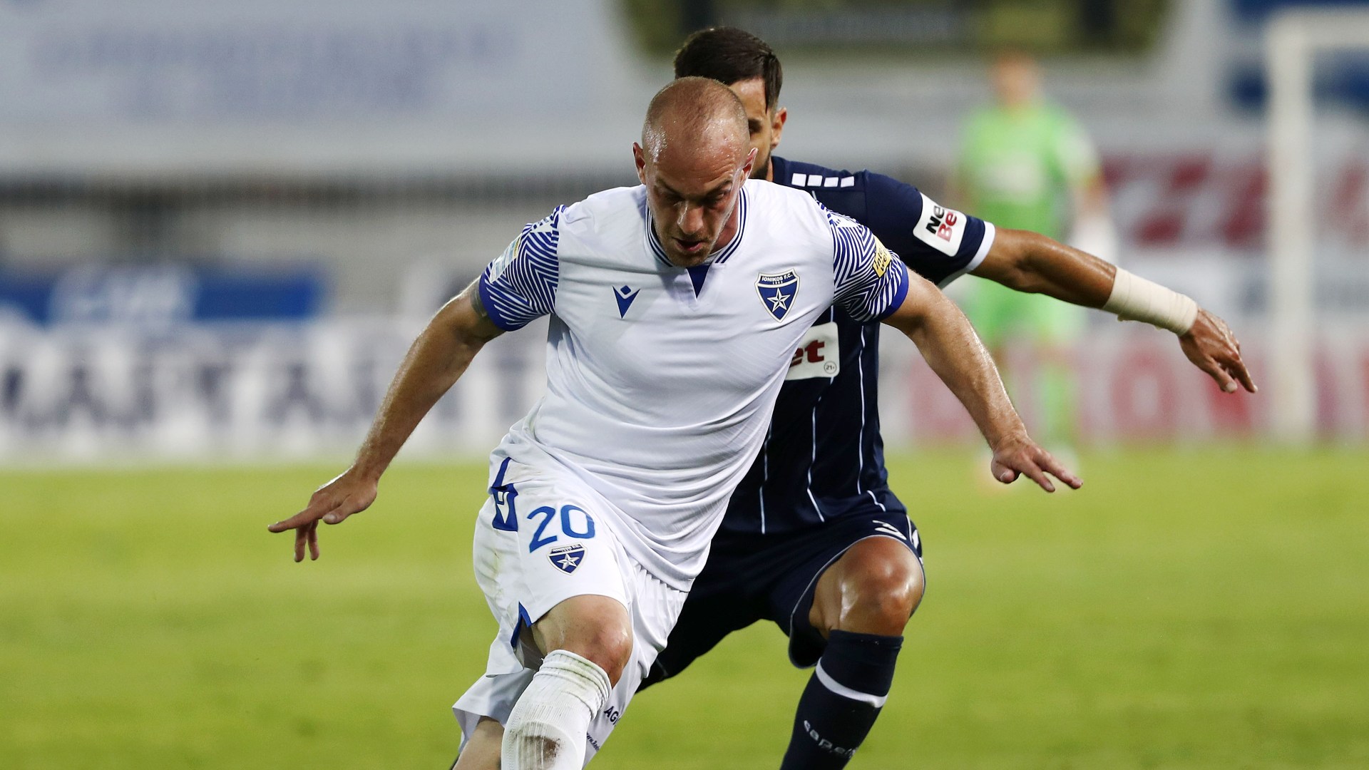 Ο Λευτέρης Ματσούκας με τη φανέλα του Ιωνικού