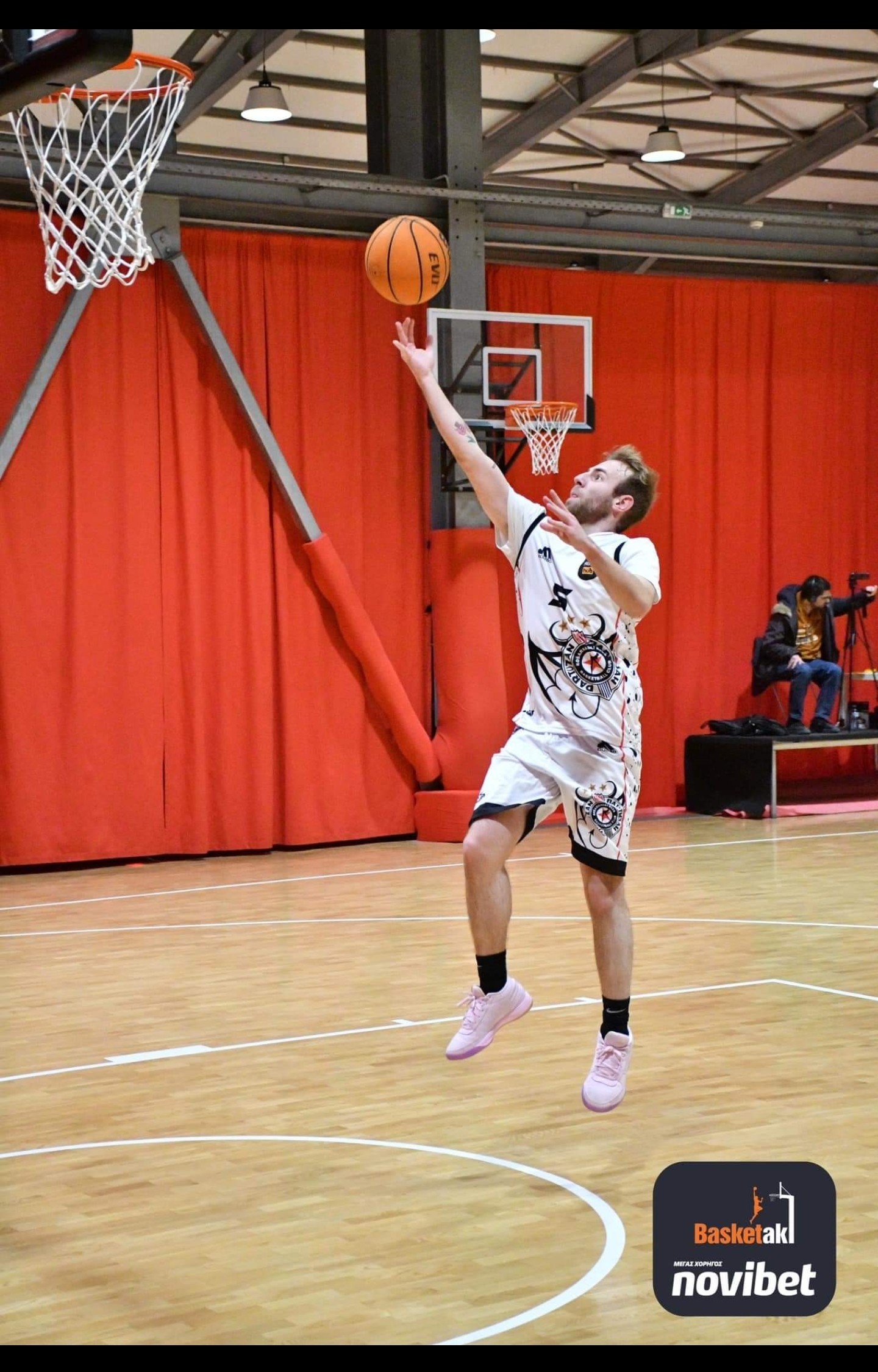 Από αγώνα για το basketaki
