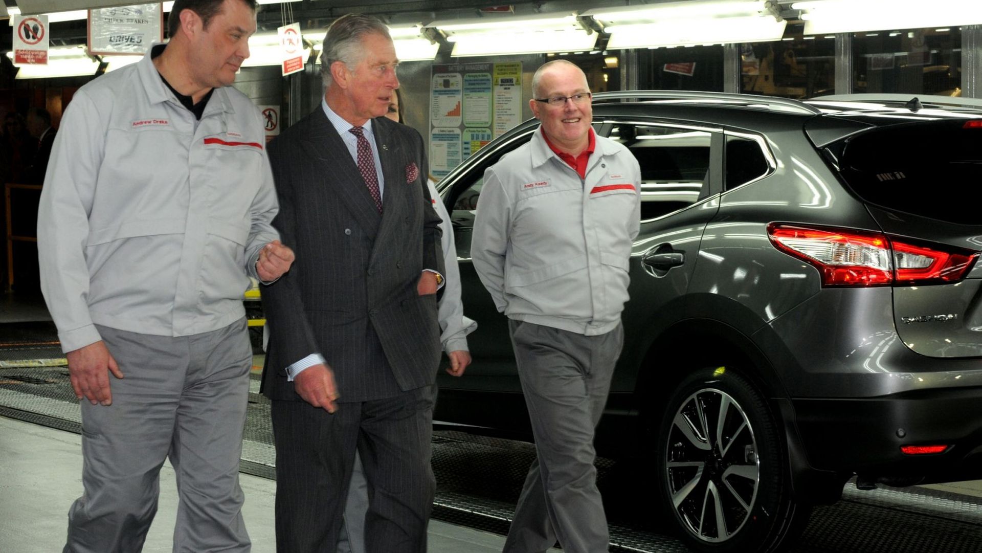 O Πρίγκιπας Κάρολος στο εργοστάσιο της Nissan