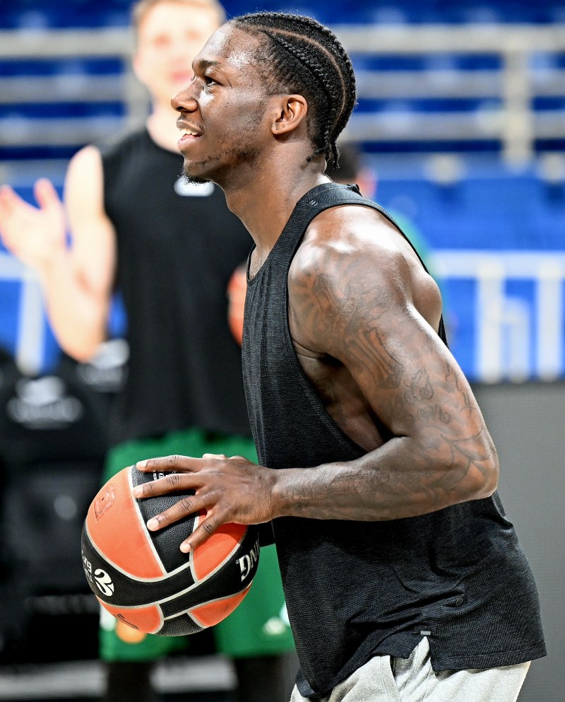 Τα τατουάζ στα χέρια του Κέντρικ Ναν.