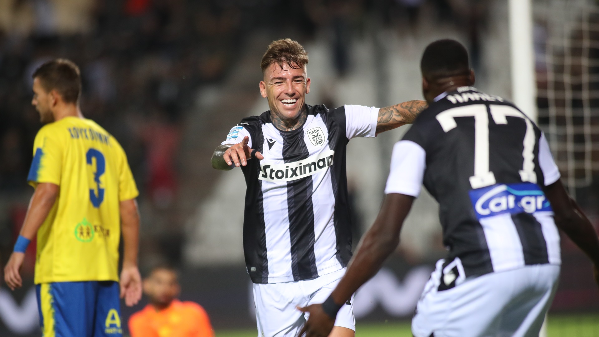 Οι παίκτες του ΠΑΟΚ πανηγυρίζουν το γκολ εναντίον του Παναιτωλικού