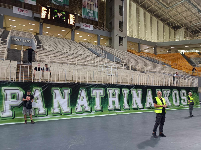 Πανό στο ΟΑΚΑ. 