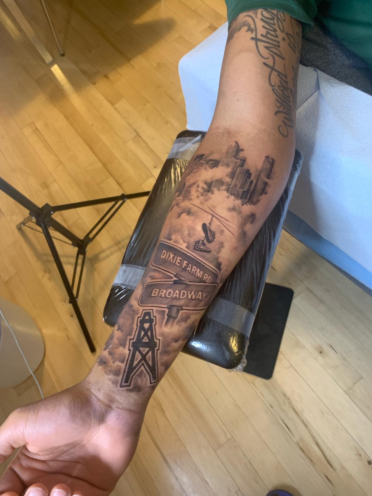 Τα τατουάζ του Καμ Ρέινολντς.