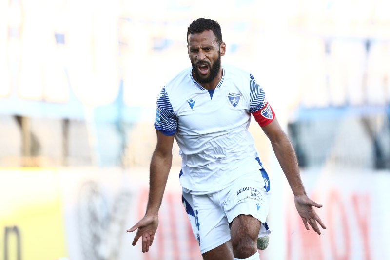 Ο Αλεξί Ρομαό με τη φανέλα του Ιωνικού