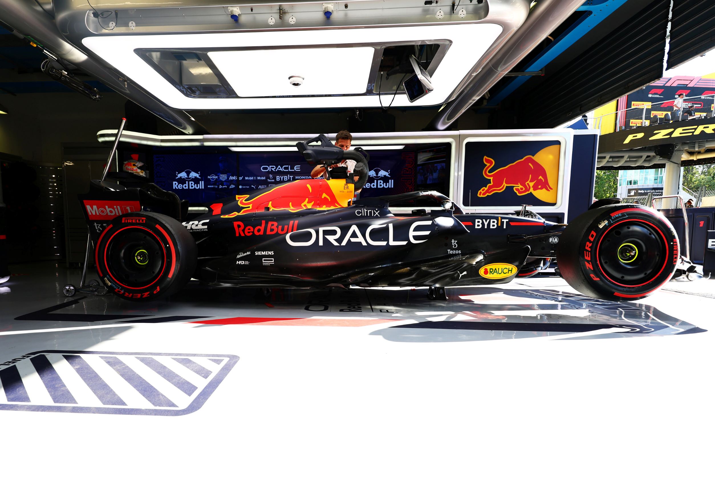 Red Bull RB18