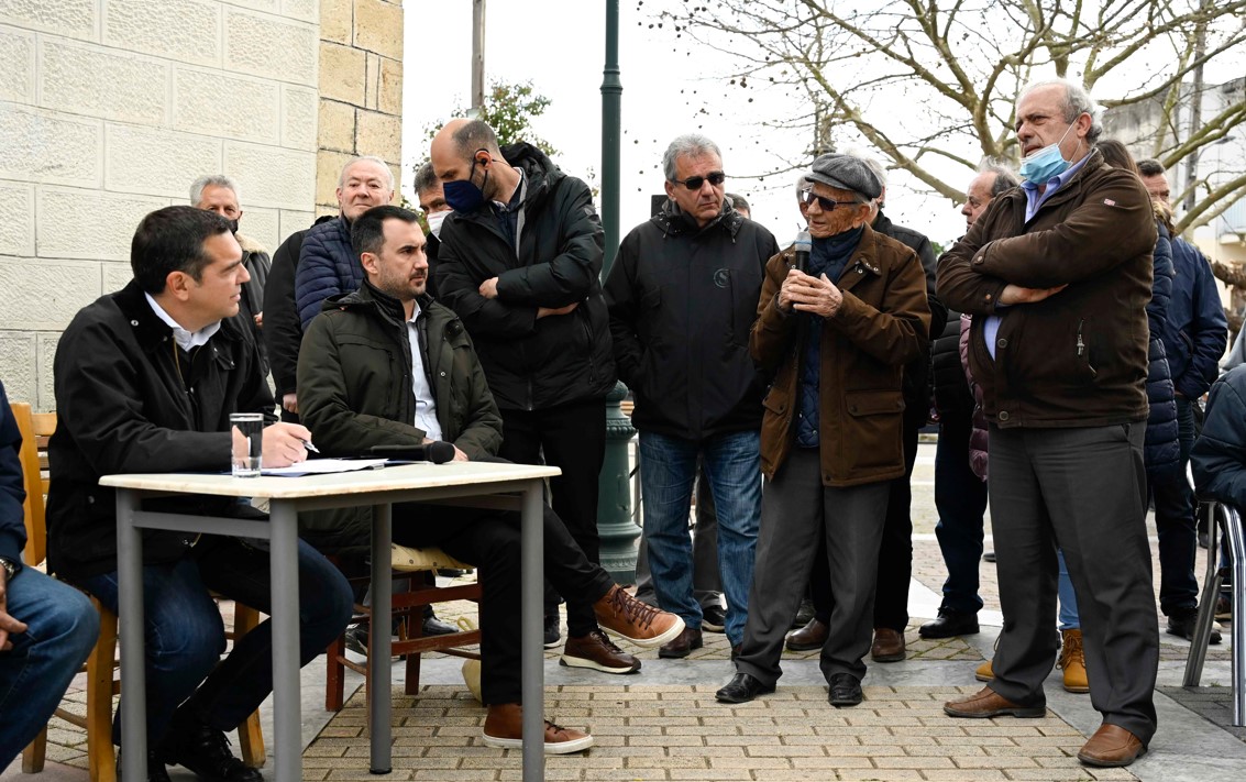 Ο Αλέξης Τσίπρας μιλάει σε κόσμο στην Μεσσηνία