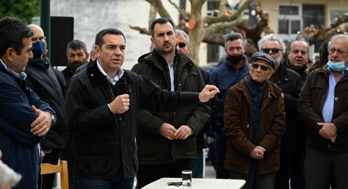 Ο Αλέξης Τσίπρας μιλάει σε κόσμο στην Μεσσηνία