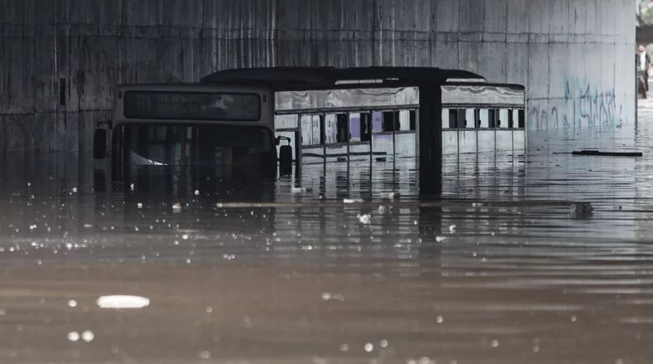 Λεωφορείο ποτάμι