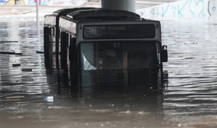 Λεωφορείο ποτάμι