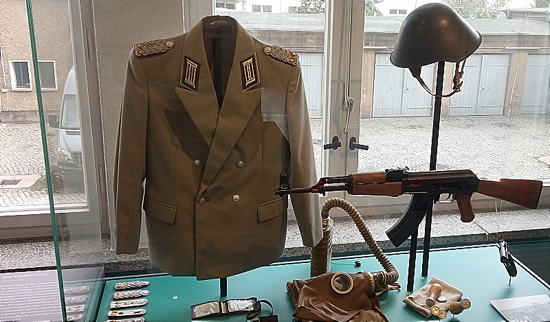 Ο ρουχισμός των στρατιωτών της Στάζι.