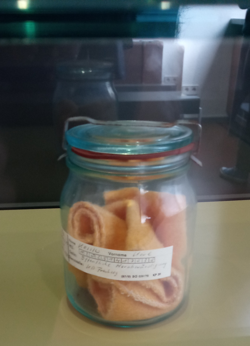 Το πανί μέσα στο βαζάκι είχε τη μυρωδιά κάθε «υπόπτου».