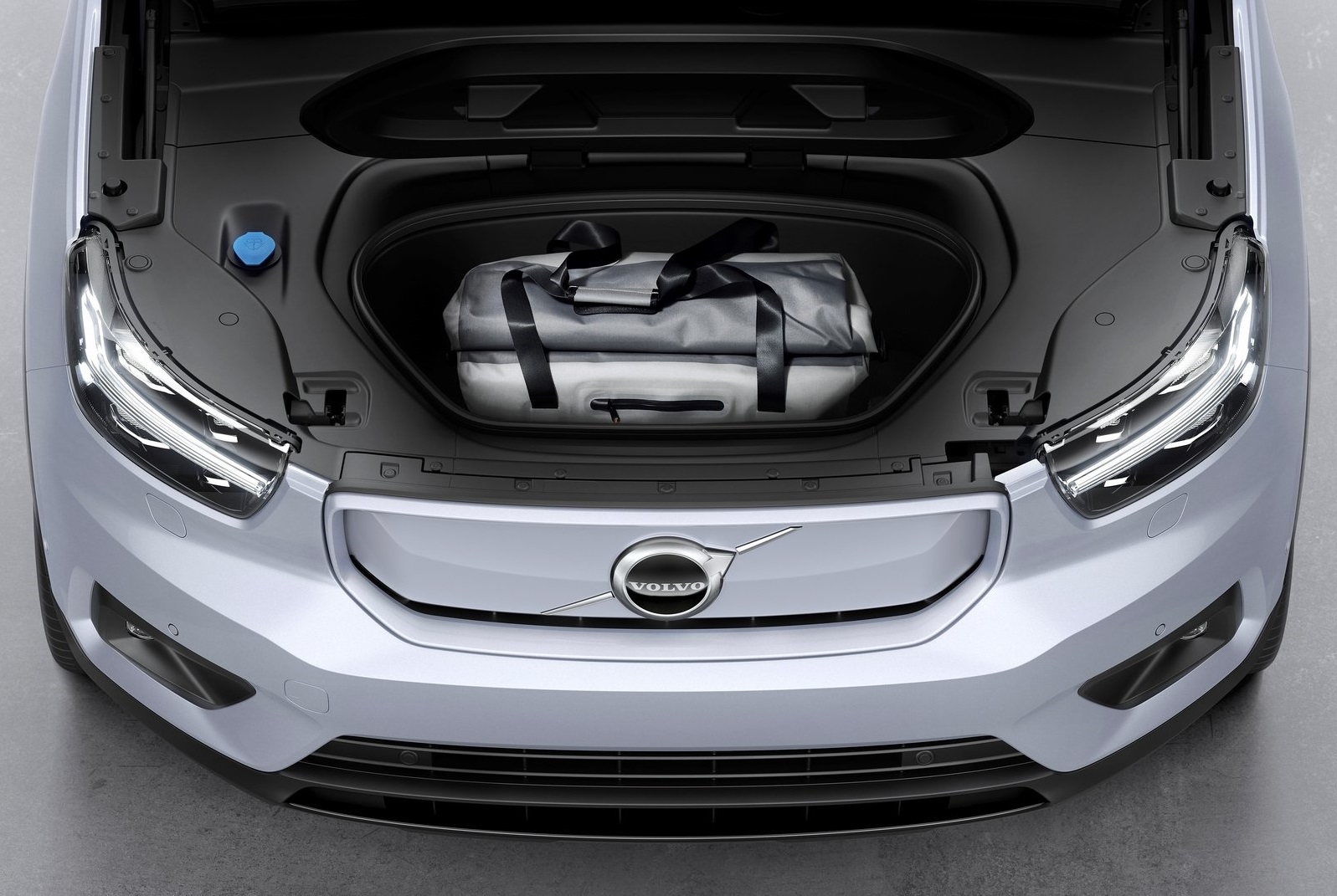 Volvo XC40 Recharge P8