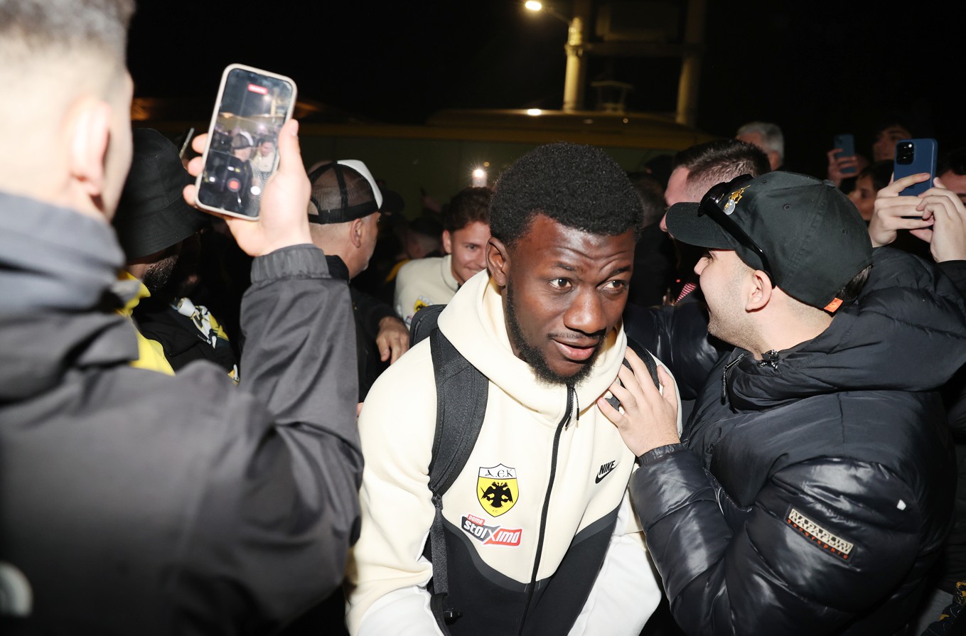 Αφιξη της ΑΕΚ στον Βόλο