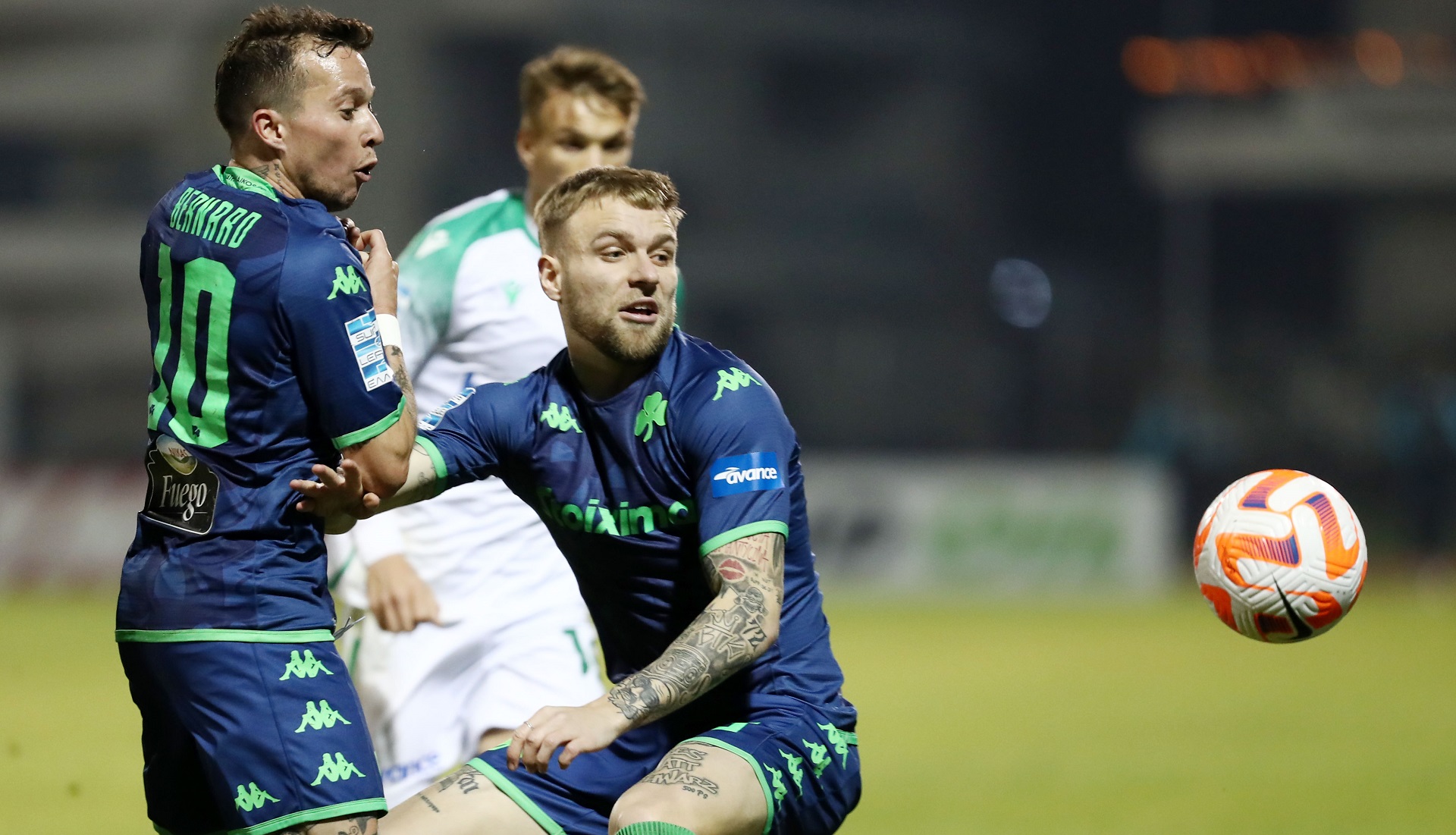 Μπερνάρ και Πούχατς εναντίον του Λεβαδειακού