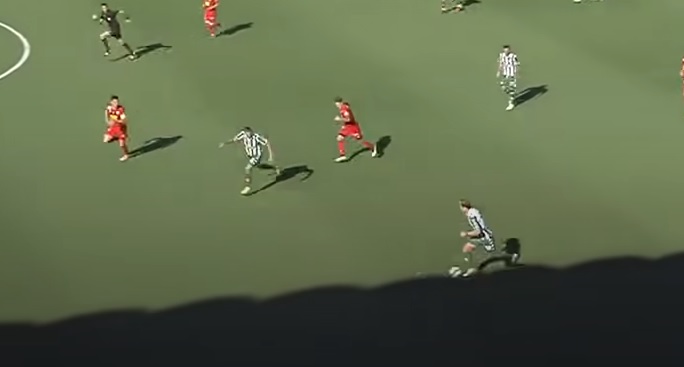 Ο Καρλίτος ανοίγεται και δείχνει στον Βιτάλ 