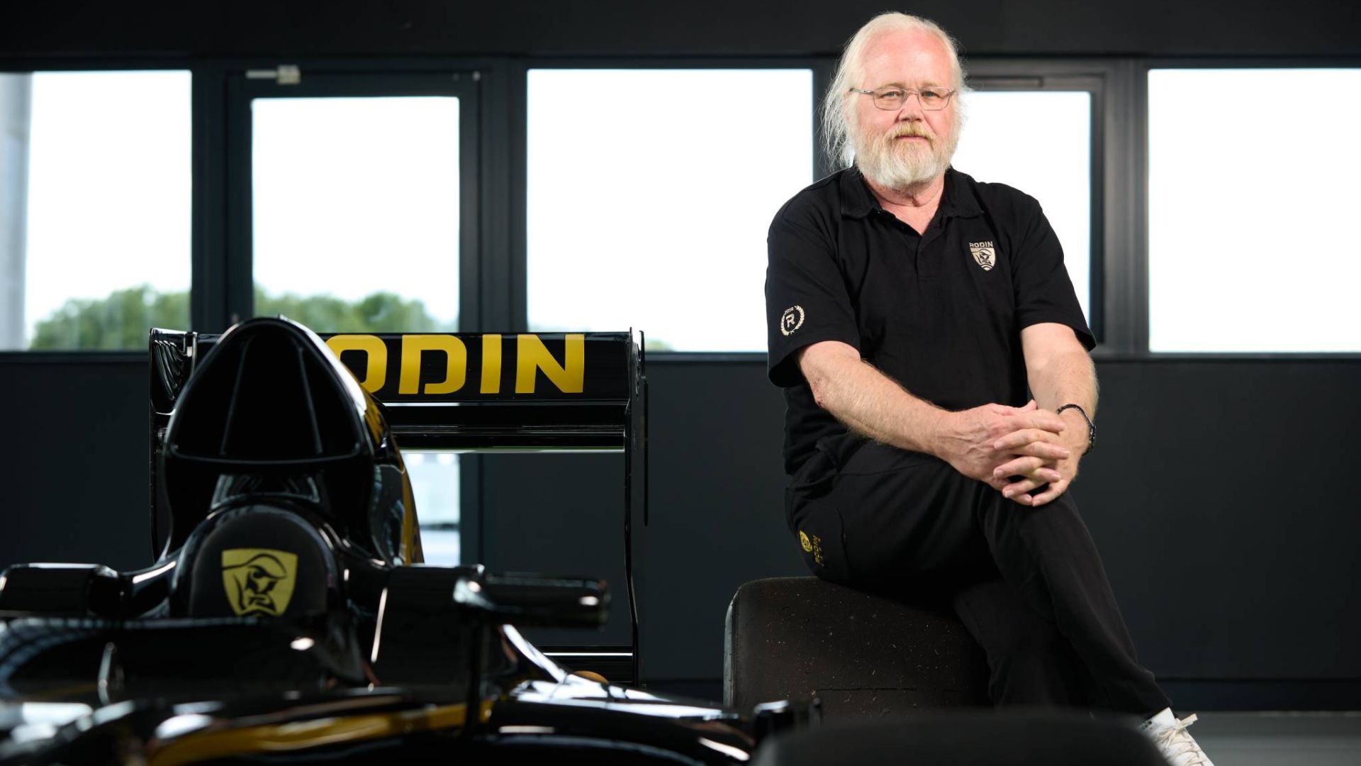 Ο Ντέιβιντ Ντίκερ