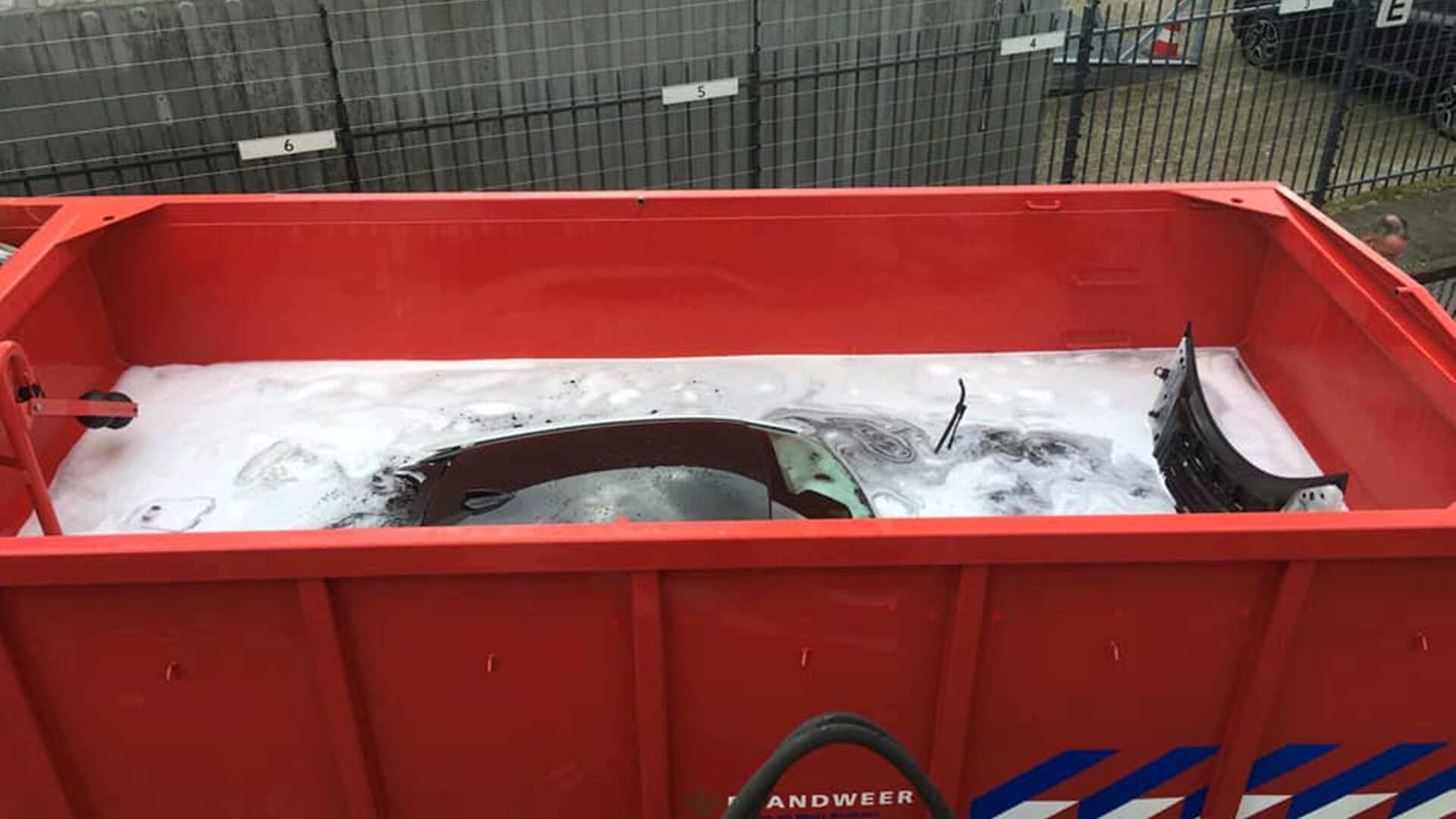 ηλεκτρικό αυτοκίνητο φωτιά