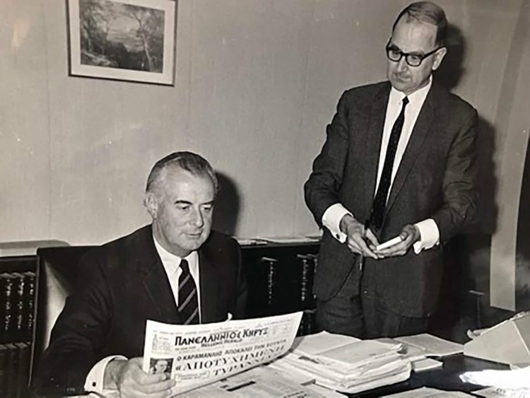 Διαβάζοντας τον Ελληνικό Κήρυκα 