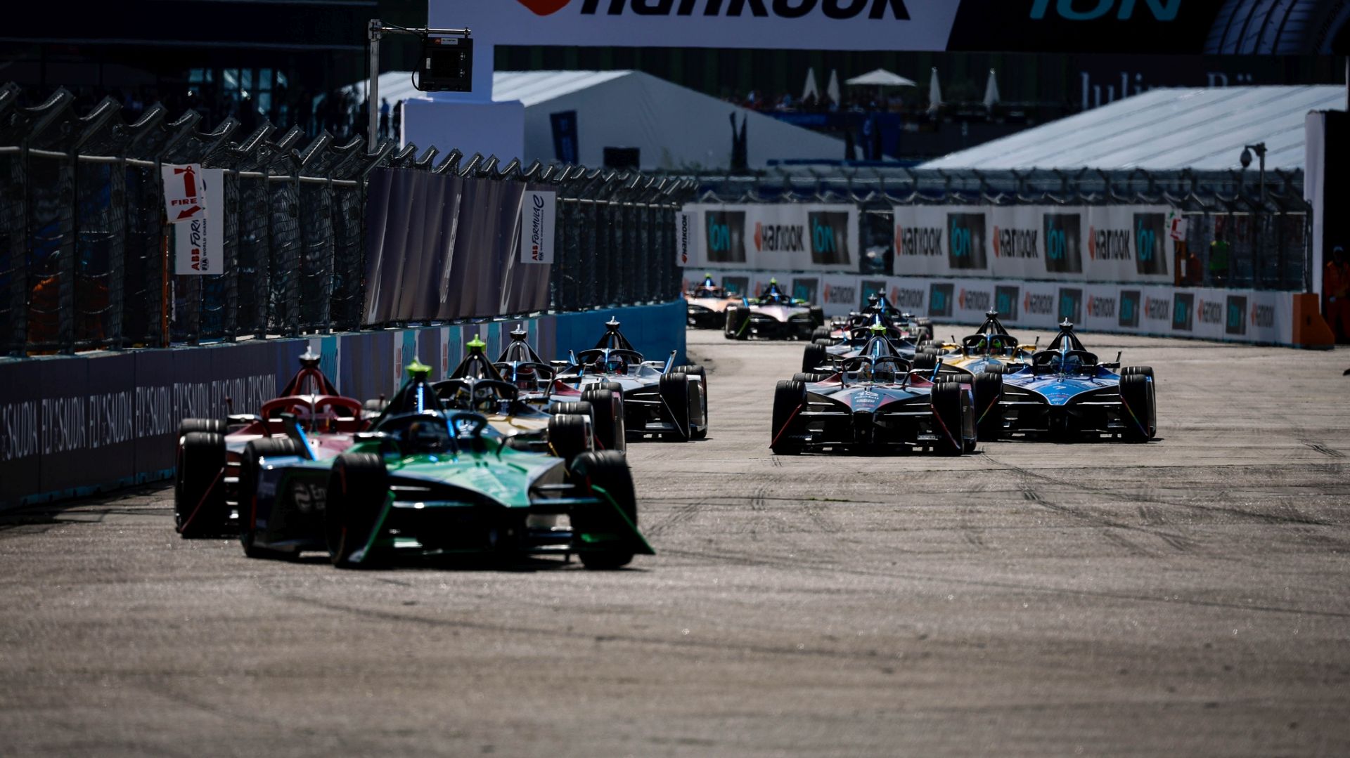 Στιγμιότυπο από τον αγώνα της Formula E στο Βερολίνο