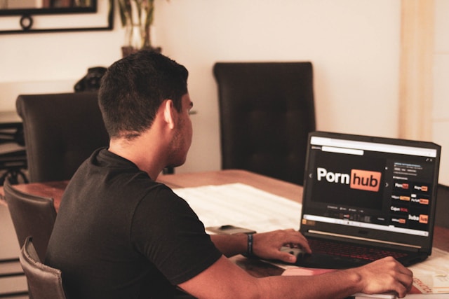 porn-hub-1
