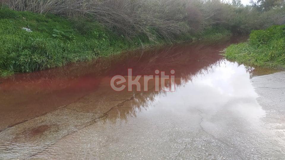 Ποταμός στην Κρήτη βάφτηκε κόκκινος