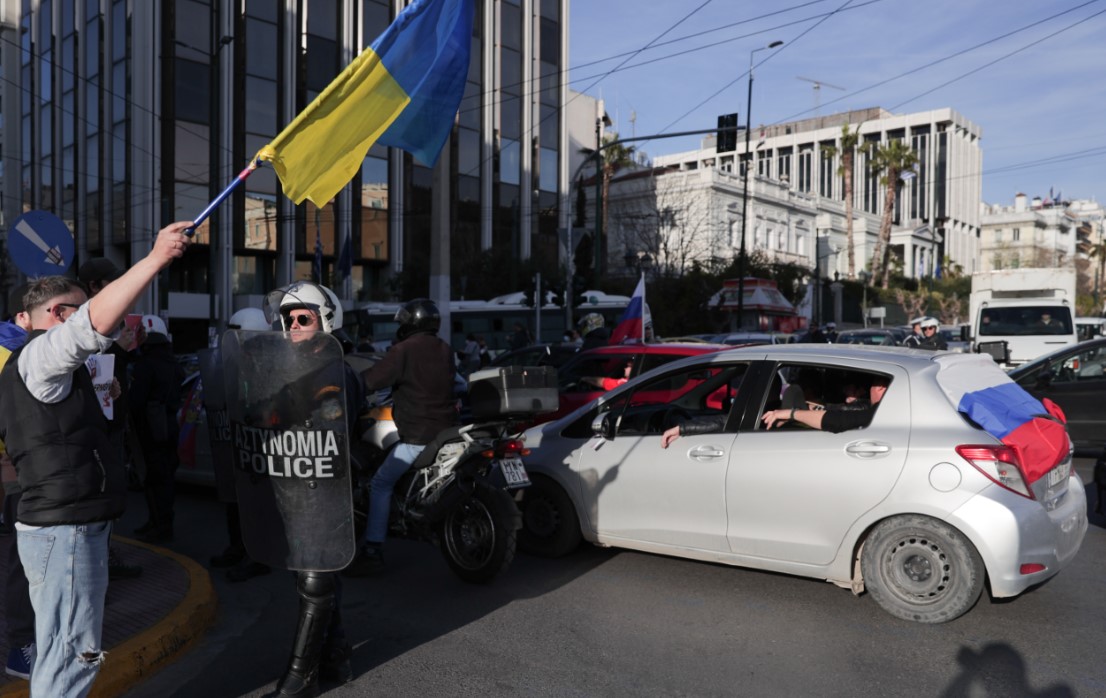 Συγκεντρωση Ουκρανων Ρωσων στο κέντρο 
