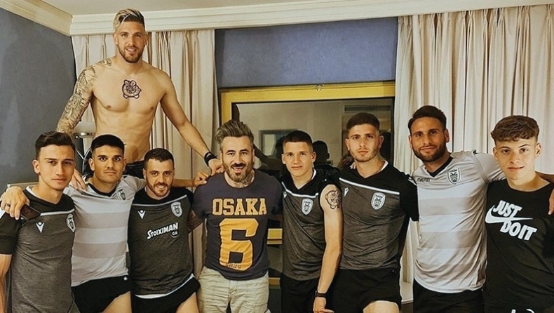 Οι παίκτες του ΠΑΟΚ με τον tattoo artist, Γιώργο Μαυρίδη