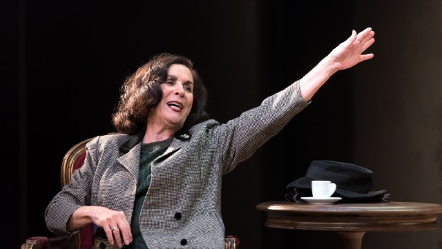 Η Νένα Μεντή