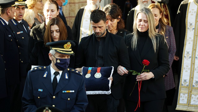 O Moυρούτσος με τα μετάλλια του Νικολαϊδη