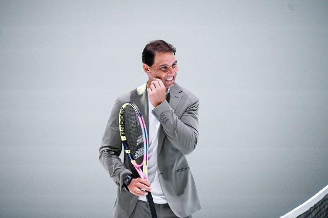 O Ναδάλ με κοστούμι και ρακέτα