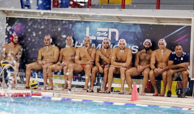 Ο πάγκος της ομάδας πόλο του Ολυμπιακού