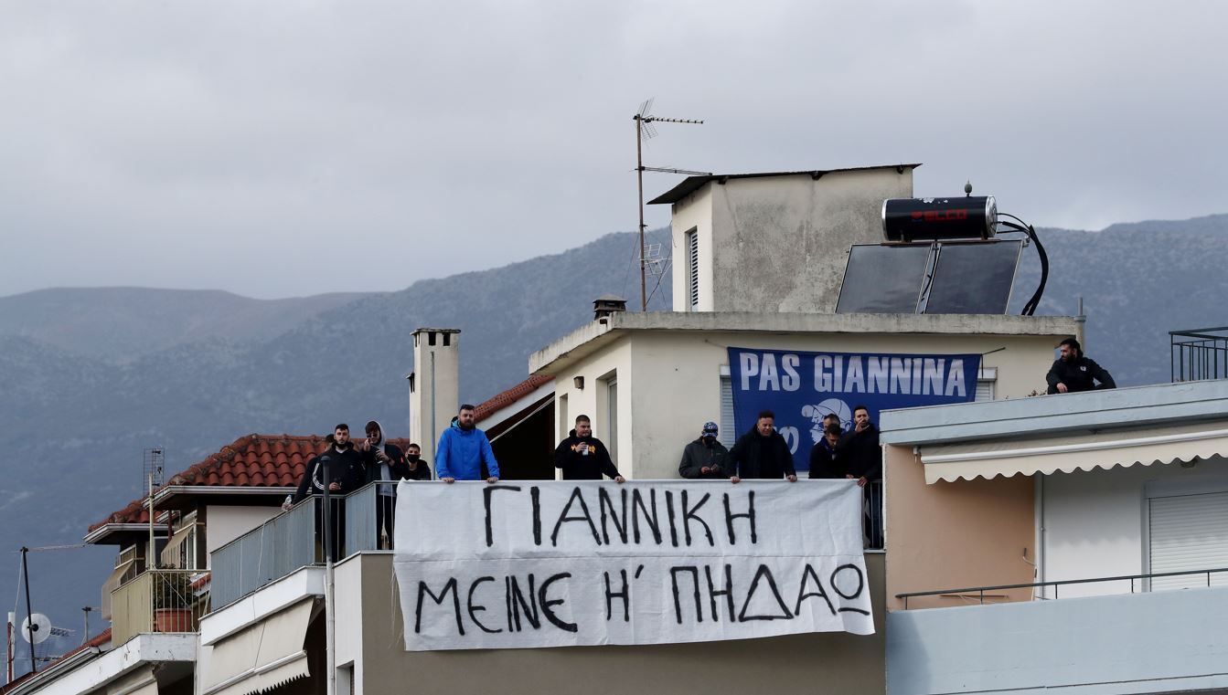 Το πανό για τον Γιαννίκη από τους οπαδούς του ΠΑΣ
