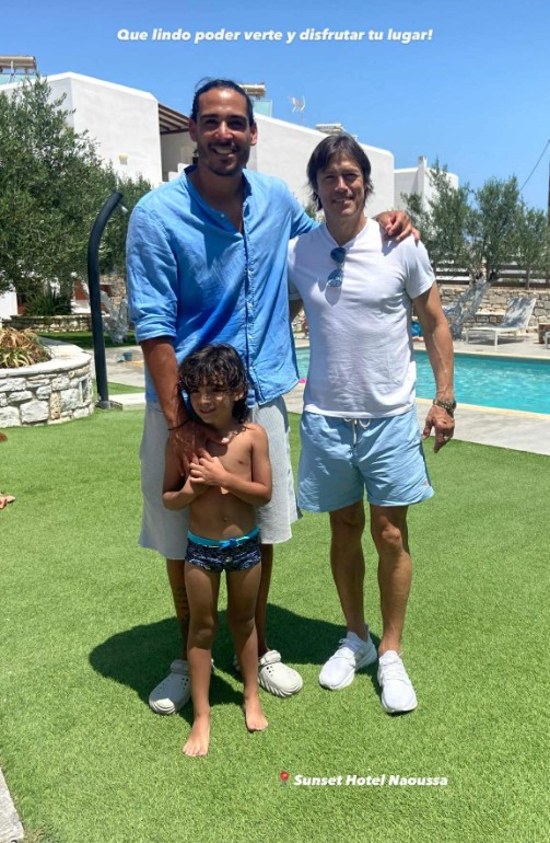 Ο Ματίας Αλμέιδα με τον Ματίας Ιγκλέσιας στην Πάρο