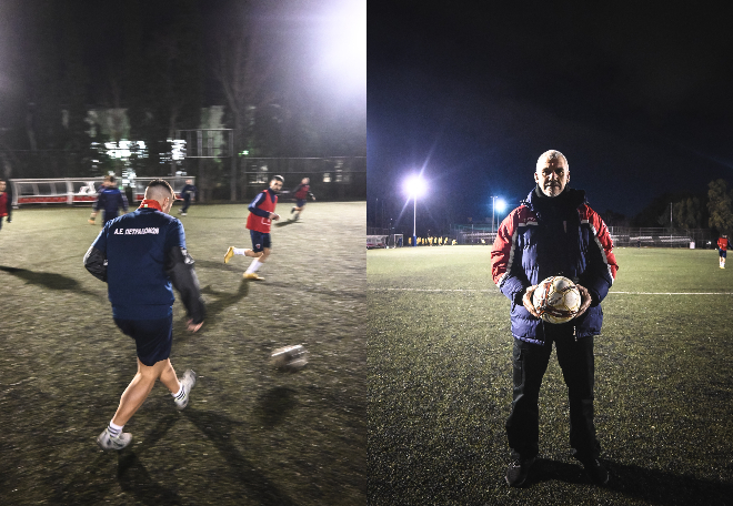 Ο κύριος Αντώνης, ο κωφάλαλος φροντιστής της ομάδας, παρακολουθεί την προπόνηση.