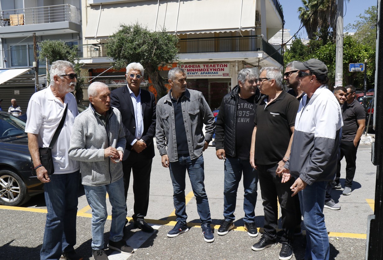 Η κηδεία του Μανώλη Παπαδόπουλου
