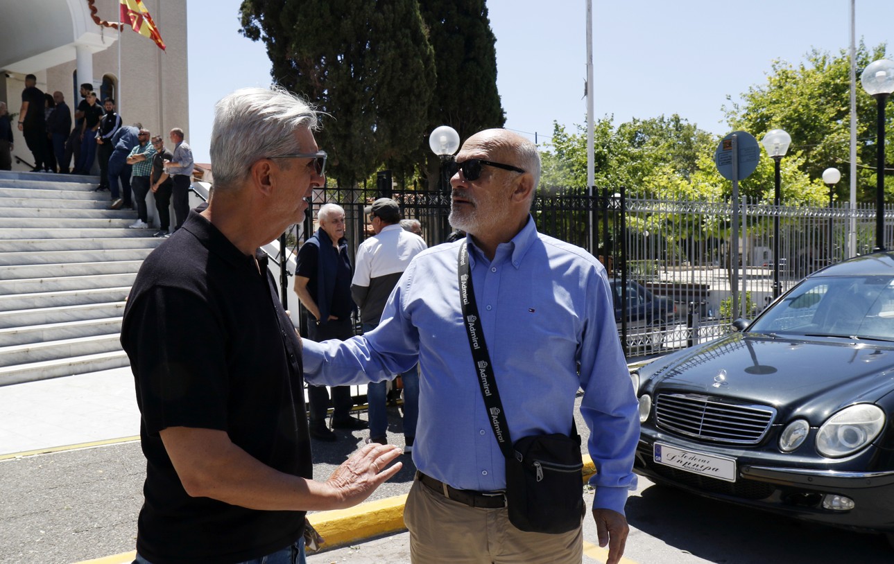 Η κηδεία του Μανώλη Παπαδόπουλου
